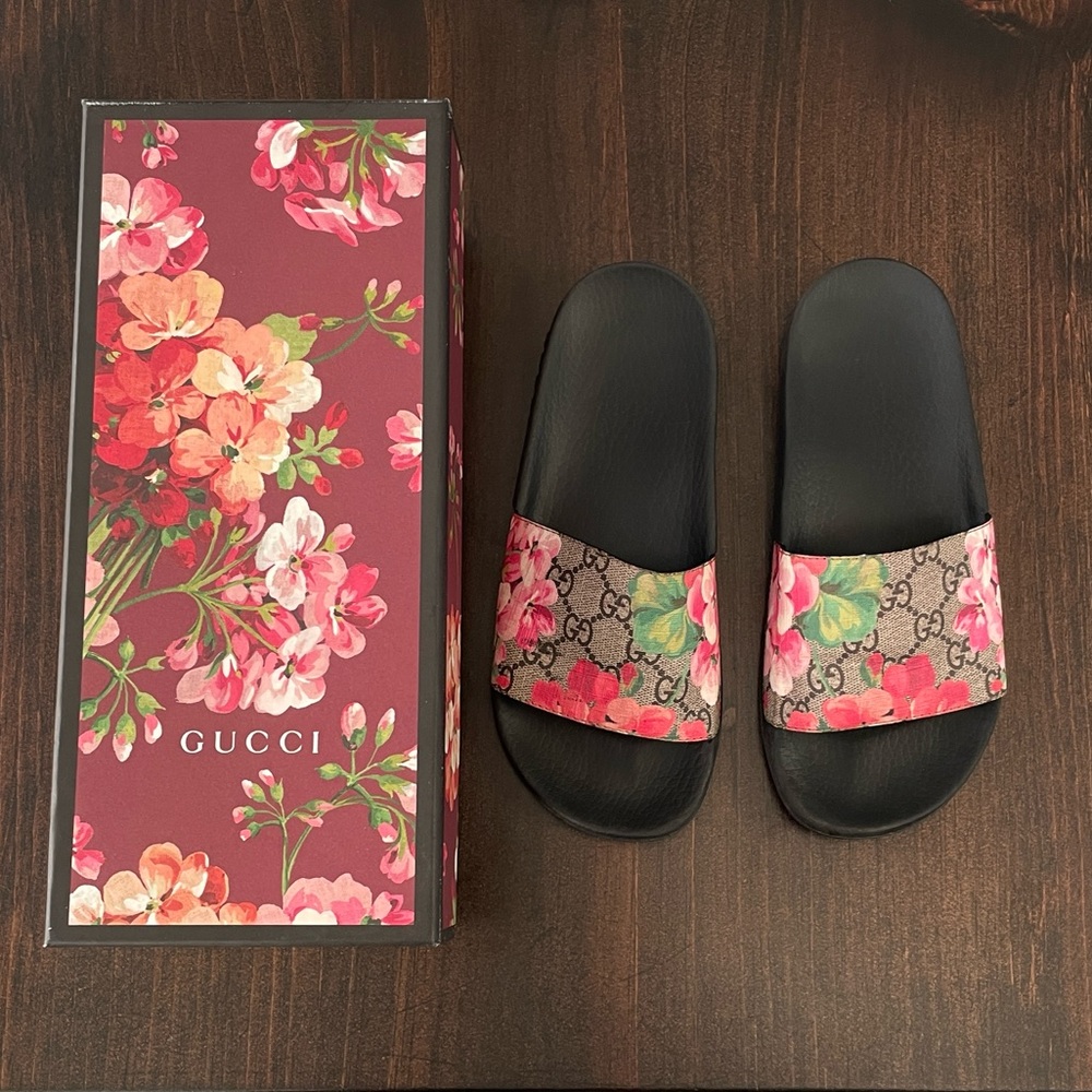 GG BLOOMS SUPREME FLORAL SLIDE SANDAL